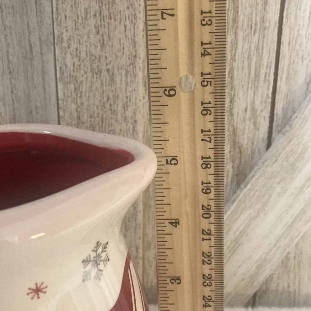 Terramoto 2018 Mini Christmas Pitcher